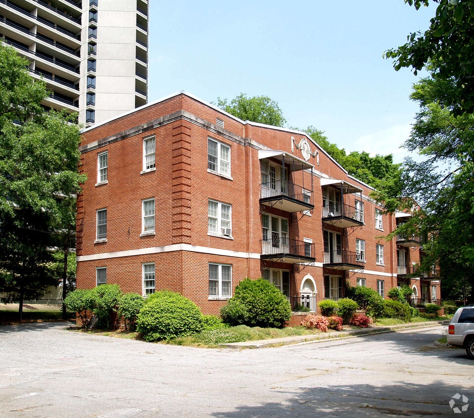 Primary Photo - 2640 Peachtree Rd NW