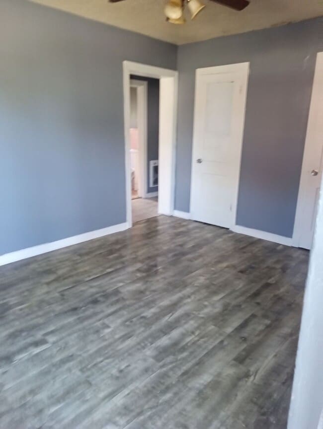 Building Photo - 306 S Lauderdale St