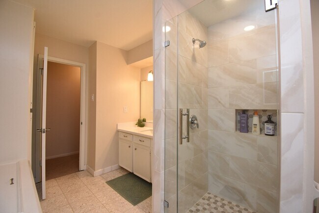 Building Photo - 7907 Aleta Dr