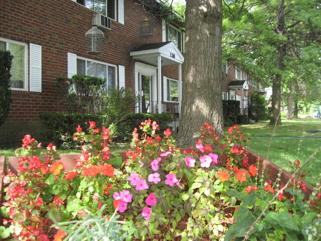 Primary Photo - Harbour Point Gardens