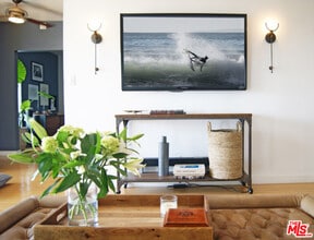 Building Photo - 1131 Alta Loma Rd