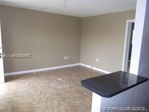 Building Photo - 4450 Ludlam Rd