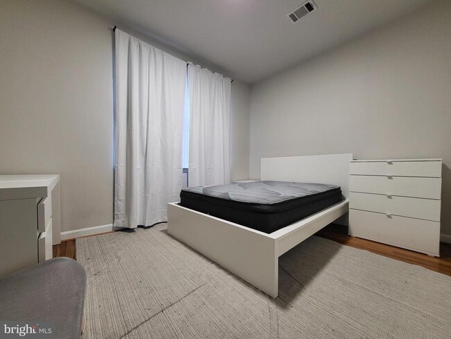 Building Photo - 1843 Monroe St NE