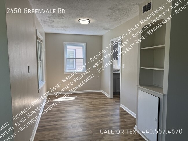 Building Photo - 2450 Greenvale Rd