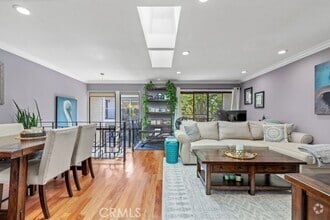 Building Photo - 317 Dahlia Pl