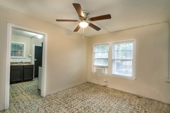 Building Photo - 150 Bank, Unit #B
