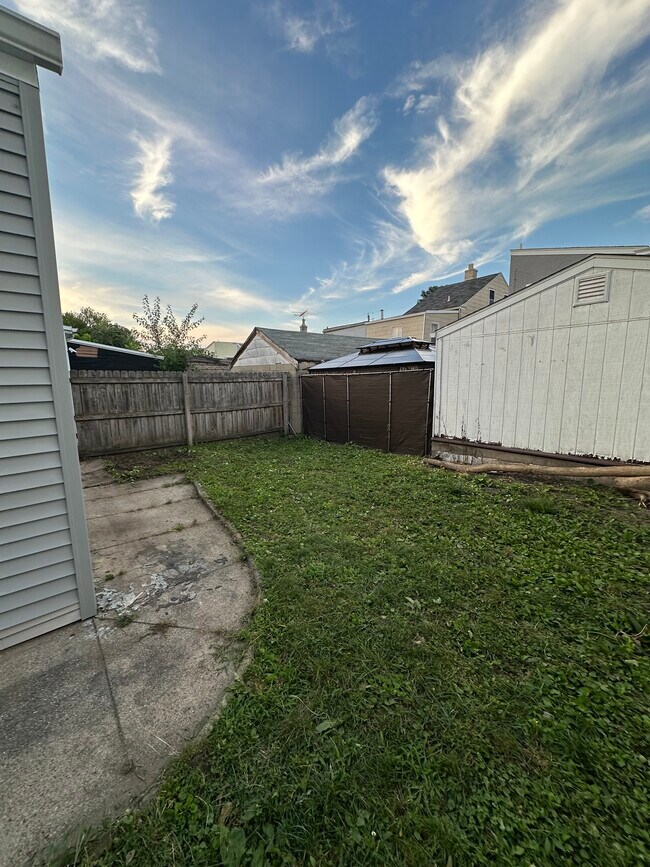 Backyard - 935 Columbia St