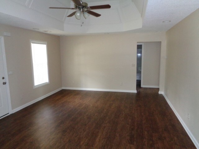 Foto del edificio - 404 Waverly Forest Ct