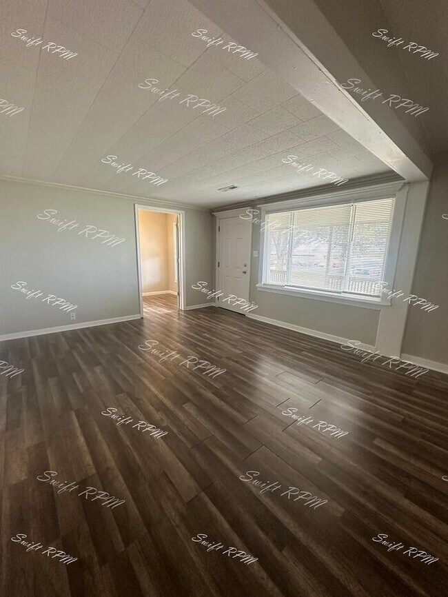 Building Photo - 312 E Kansas St