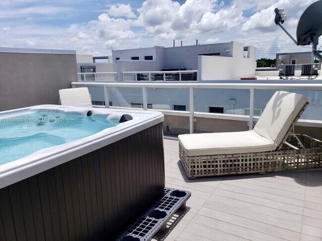 Foto del edificio - 6660 NW 105th Ct