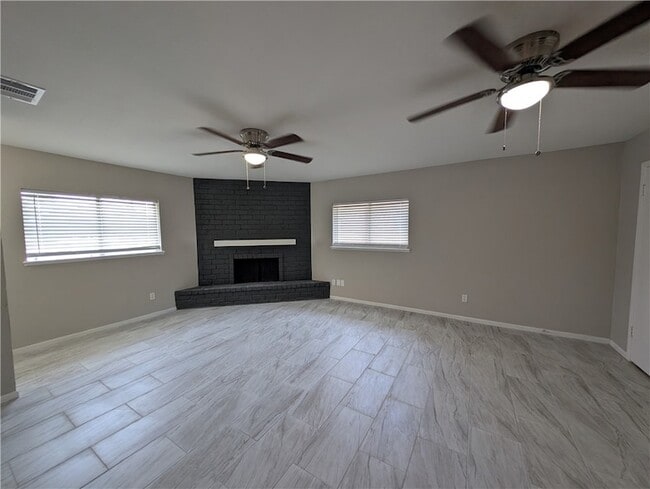 Foto del edificio - 6613 Rhine Dr