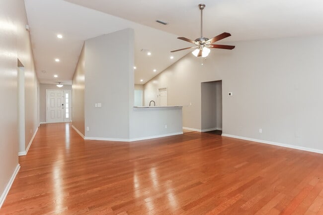 Building Photo - 14090 Crestwick Dr W