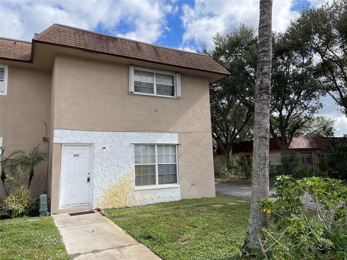 Foto principal - 7944 Kimberly Blvd