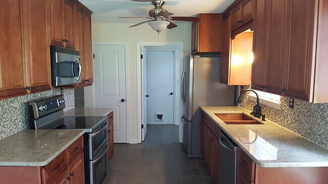 Building Photo - 122 Kipling Dr