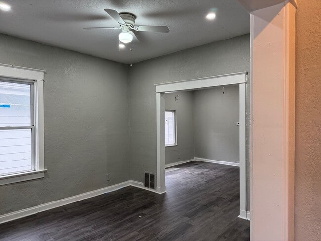 Foto del edificio - 2 Bedroom House - All electric