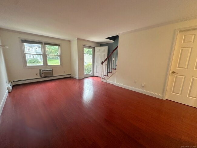 Building Photo - 148 Fairway Dr