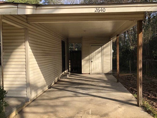 Building Photo - 2640 Hillside Dr