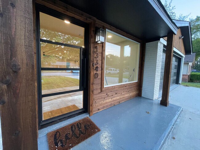 Foto del edificio - 3241 Waits Ave