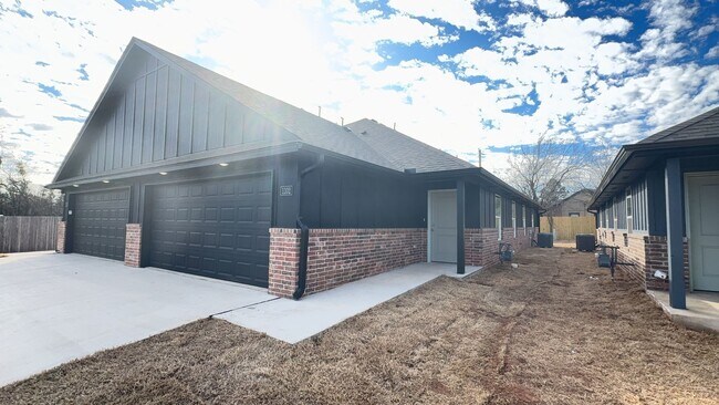 Foto del edificio - Welcome to Brand New Masonwood featuring this 3 Bedroom 2 Bath 2 Car Garage Duplex in a Great loc...