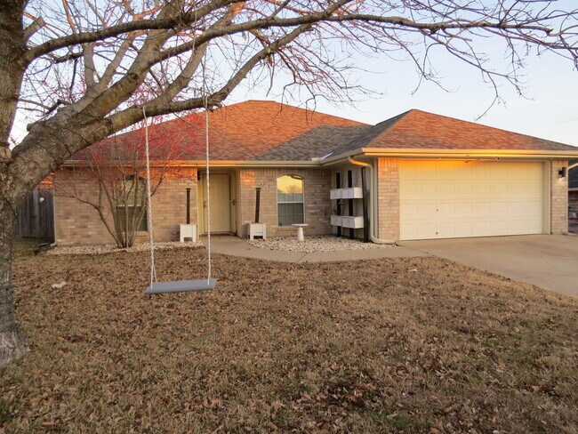 Foto del edificio - "Spacious 4-Bedroom Retreat with 2 Full Baths in Charming Nolanville!"