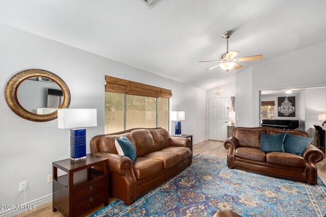 Foto del edificio - 3905 E Rockwood Dr