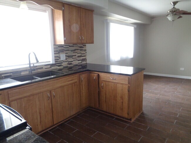 Building Photo - 7035 Mather Ave