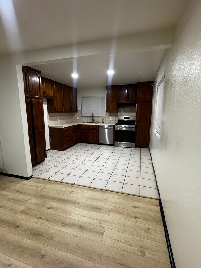 Building Photo - 4310 W 170th St