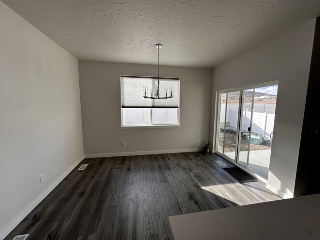 Foto del edificio - 121 N Independence Way