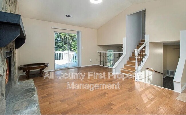 Building Photo - 1077 Mainstreet Valley Dr