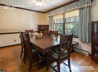 Foto del edificio - 104 Smithfield Ct