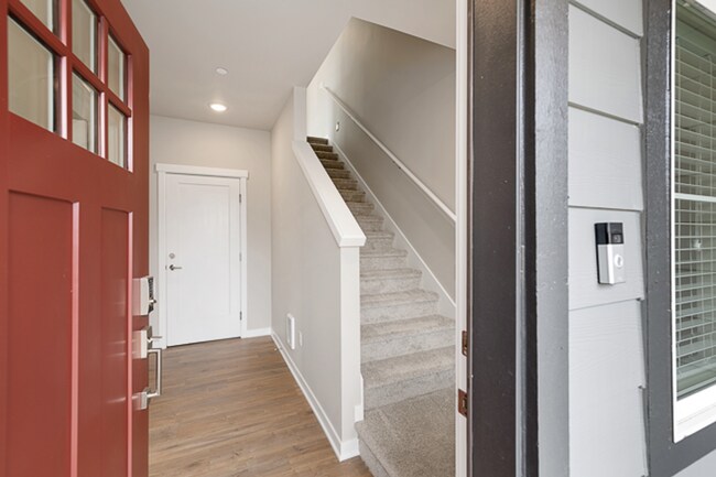 Building Photo - 4 Bedroom townhome is Kenmore Community