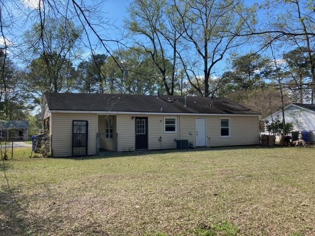 Large back yard - 7700 Midwood Dr