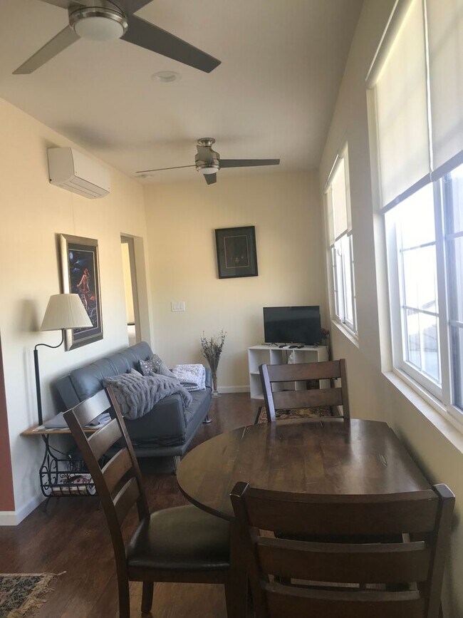 Foto del edificio - Large Mission Hills 1 Bedroom with panoram...