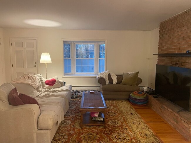 Building Photo - 3 bed, 1.5 Bath House in Park Forest