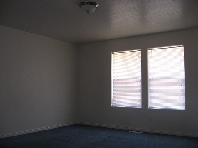 Building Photo - 255 N Beacon Dr