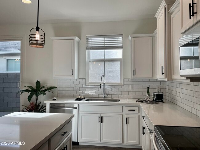 Building Photo - 5549 S Dillon