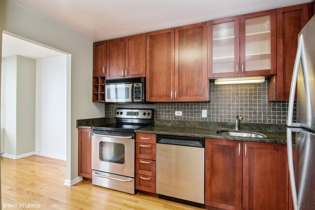 Foto del edificio - 655 W Irving Park Rd