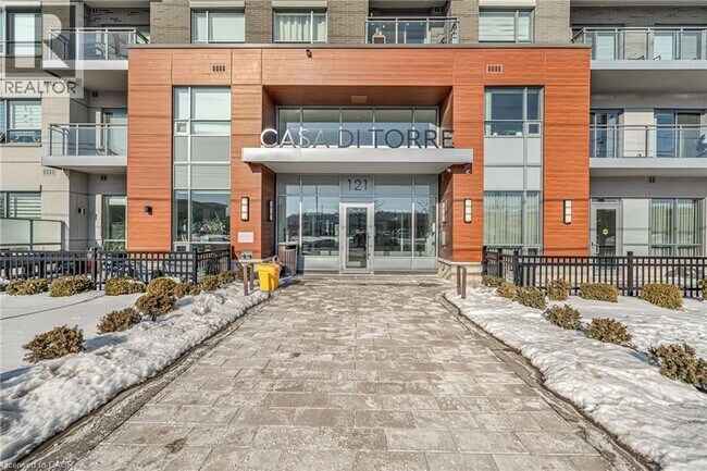 Photo du bâtiment - 121 Hwy 8