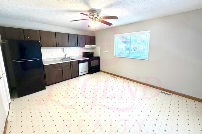 Building Photo - Spacious 3-Bedroom Home for Rent in Hazelwood West School District