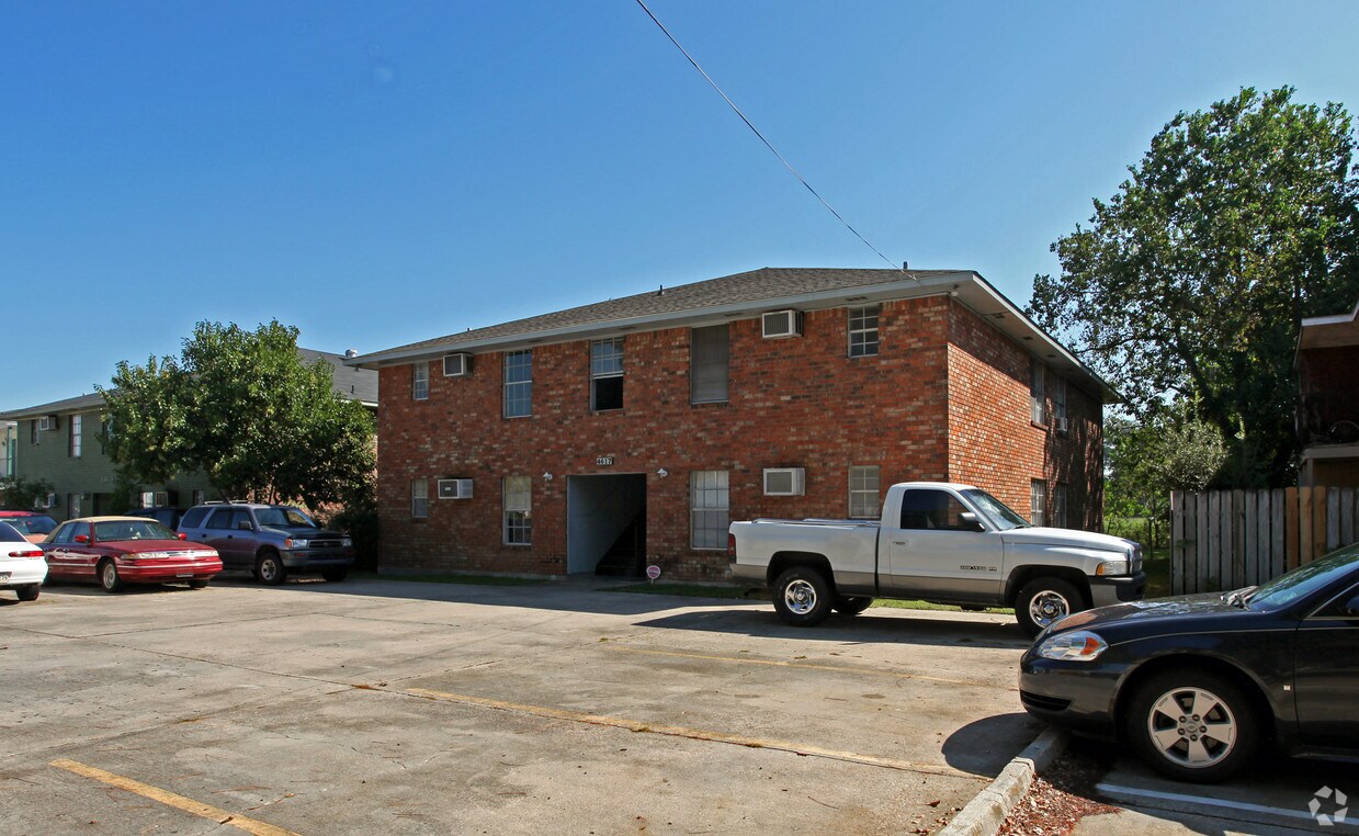 Foto principal - 4617 Earl Gros Ave