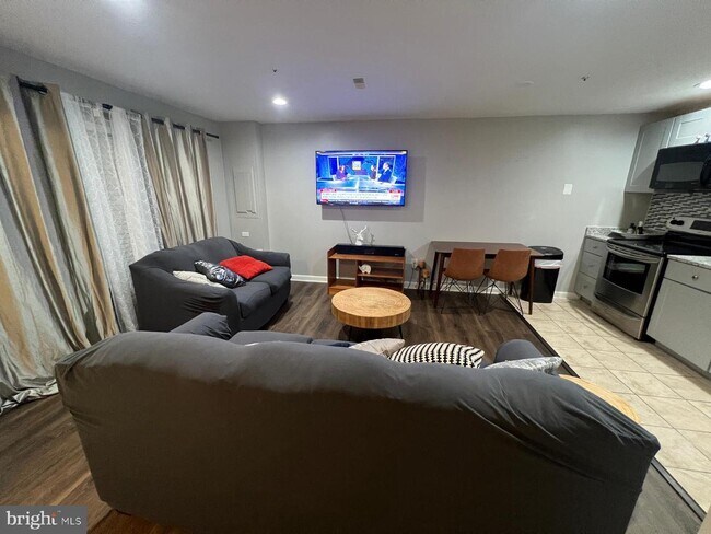 Building Photo - 9429 Rosmarin Way