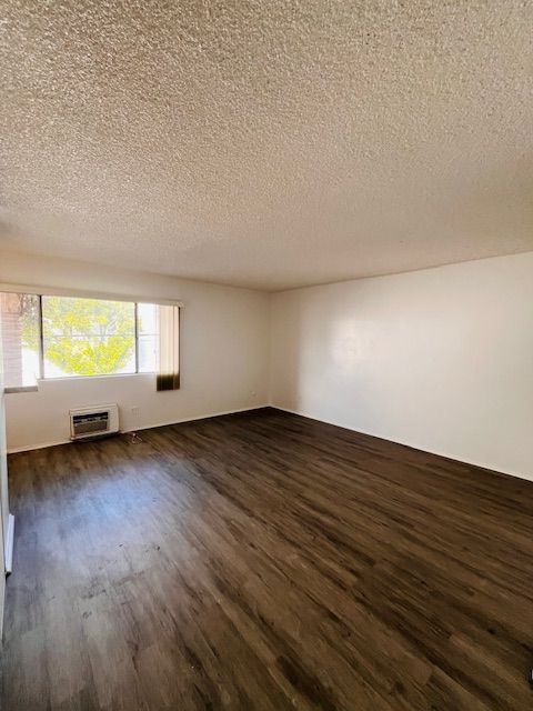 Foto del edificio - 1260 Beachwood Dr