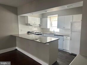 Building Photo - 308 Delancey St