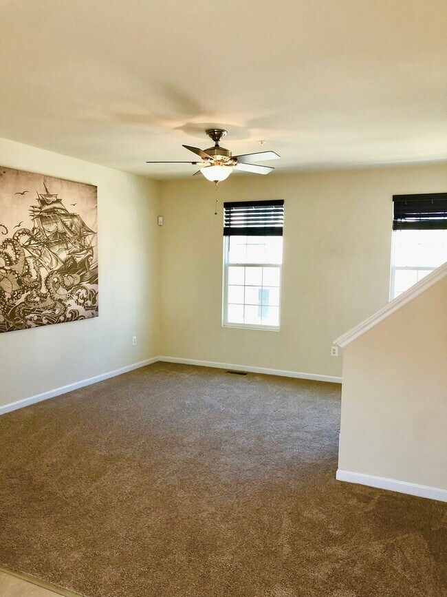 Building Photo - Gorgeous 2 Bedroom Townhouse in Glen Burnie!