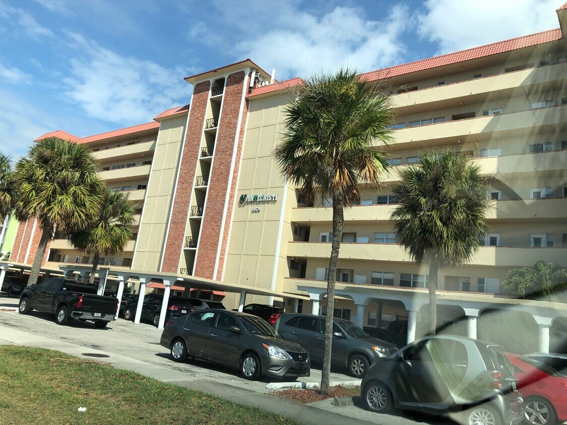 1101 Crystal Lake Dr Unit 109, Deerfield Beach, FL 33064 Condo for