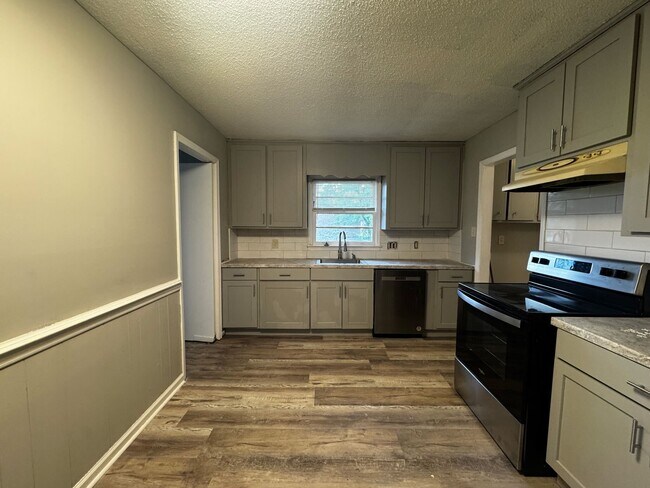 Building Photo - 406 Garden Homes Cir