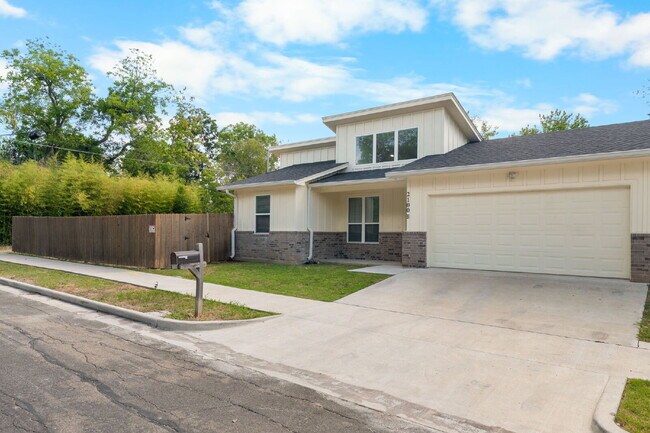Foto del edificio - Fully Furnished 2-Bedroom, 2-Bathroom Duplex in Waco
