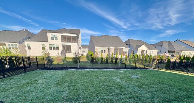 Building Photo - 5052 High Park Hill Dr