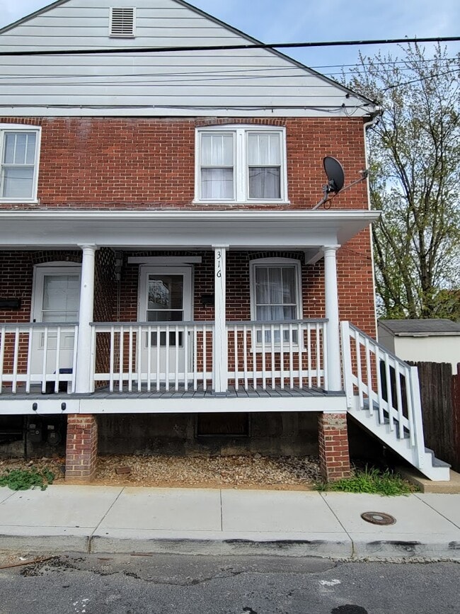 Building Photo - 316 Fairview Ave