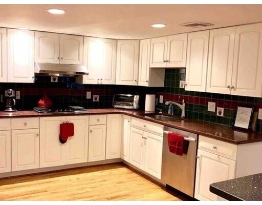 Foto del edificio - 139 Fresh Pond Pky